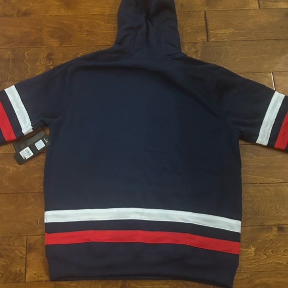 NWT Patriots Sweatshirt - Picture 6 of 6